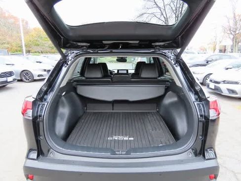 Used 2024 Toyota Corolla Cross XLE image 11