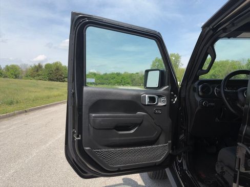 Used 2022 Jeep Wrangler Unlimited Sport AWD/4WD image 16