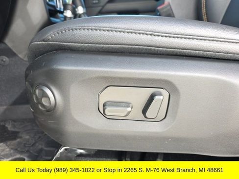 Used 2025 Jeep Wrangler Unlimited Sahara image 15