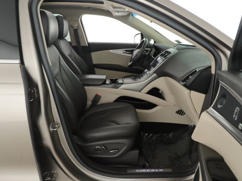 Used 2020 Lincoln Nautilus Reserve w/ Equipment Group 201A image 13