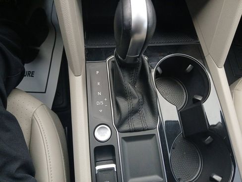 Used 2018 Volkswagen Atlas SEL FWD image 16