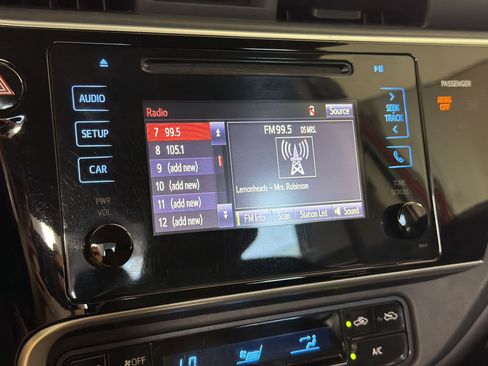 Used 2017 Toyota Corolla LE w/ Carpet Mat Package (TMS) FWD image 19