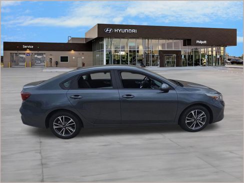 Used 2023 Kia Forte LXS w/ LXS Technology Package image 8