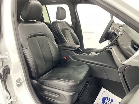 Used 2024 Jeep Grand Cherokee Altitude AWD/4WD image 27