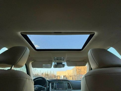 Used 2018 Toyota Highlander XLE image 24