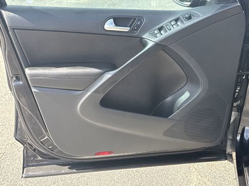 Used 2017 Volkswagen Tiguan S image 9