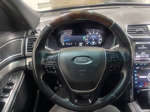 Used 2016 Ford Explorer Platinum image 30