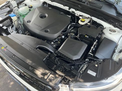 Used 2021 Volvo XC40 T5 R-Design w/ Climate Package AWD/4WD image 32