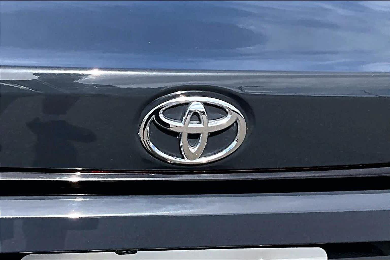Certified 2024 Toyota Corolla LE FWD image 30
