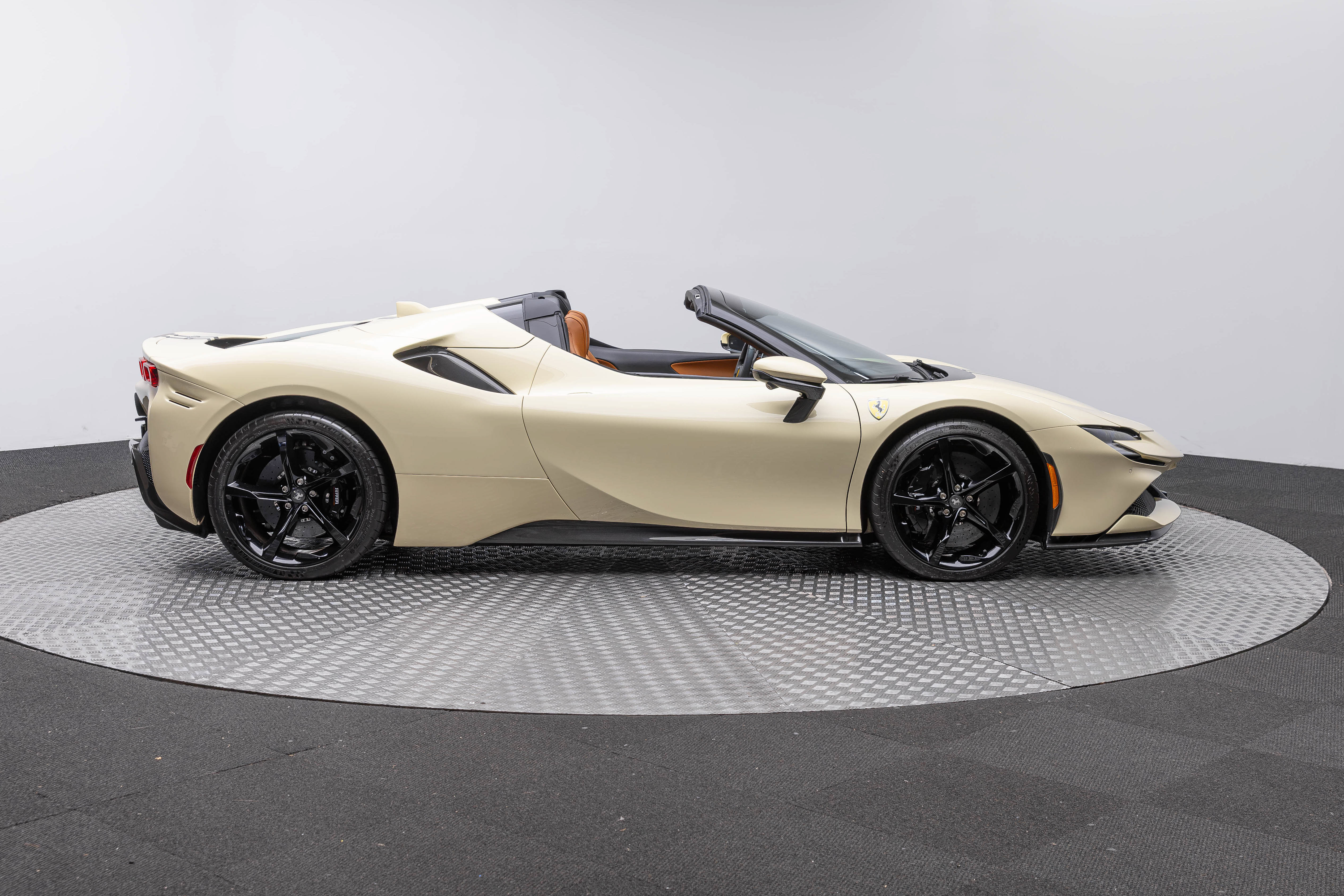 Used 2025 Ferrari SF90 Spider AWD/4WD image 9