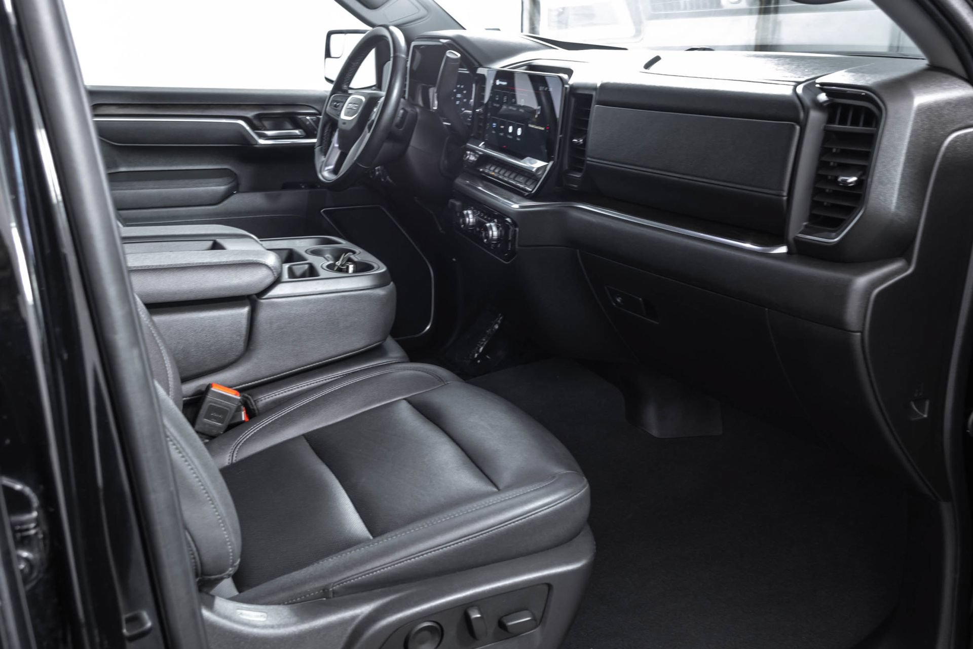 Used 2025 GMC Sierra 1500 SLT AWD/4WD image 40