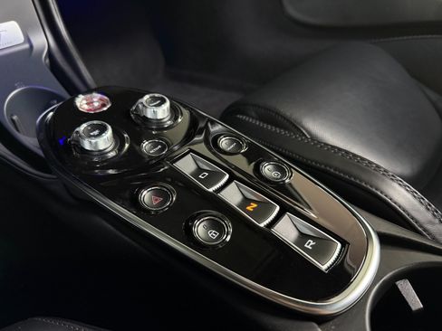 Used 2021 McLaren GT RWD image 33