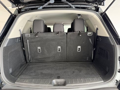 Used 2024 Nissan Pathfinder S image 39