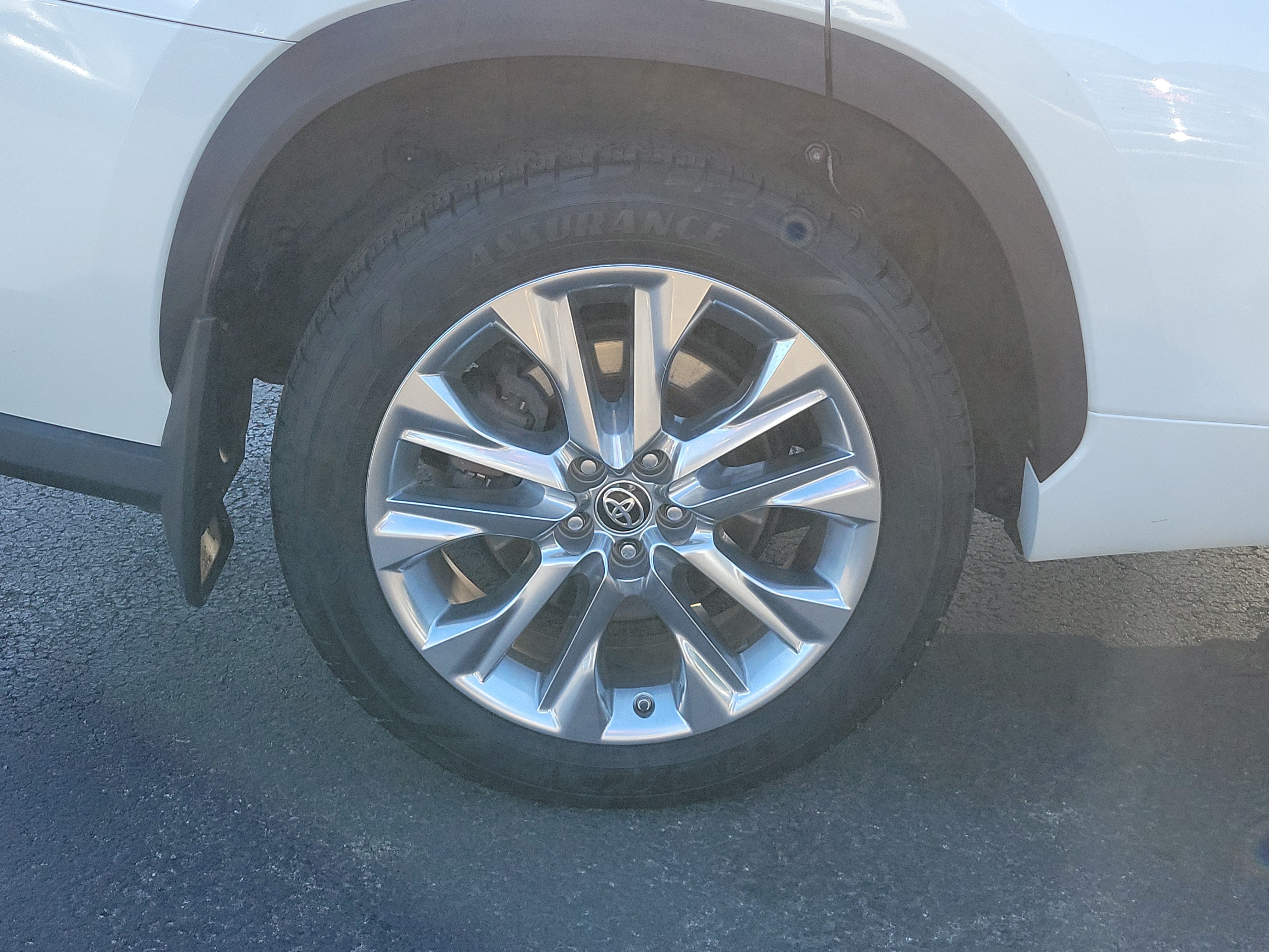 Used 2021 Toyota Highlander Limited AWD/4WD image 5