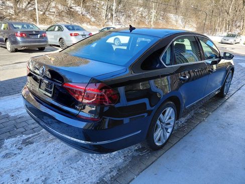 Used 2017 Volkswagen Passat 1.8T SEL Premium image 6