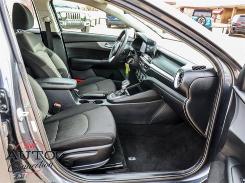 Used 2023 Kia Forte LXS image 12