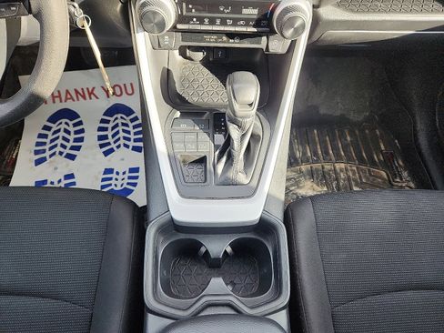 Used 2020 Toyota RAV4 LE image 19