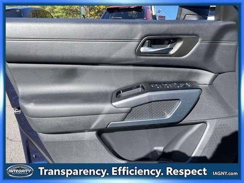 Certified 2025 Nissan Pathfinder SL w/ SL Premium Package image 17