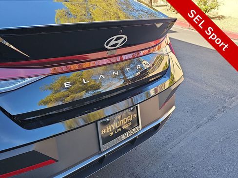 Used 2025 Hyundai Elantra Sport FWD image 11