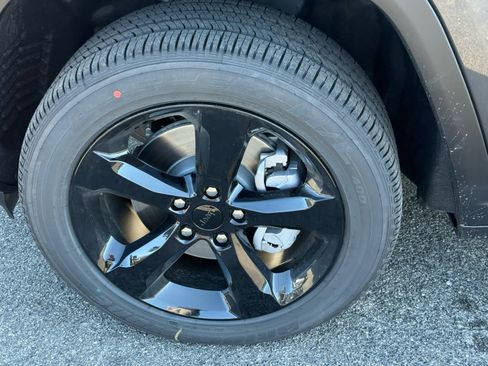 New 2025 Jeep Grand Cherokee L Laredo image 35