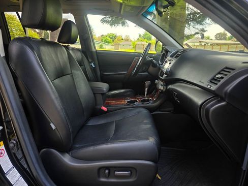 Used 2013 Toyota Highlander Limited AWD/4WD image 19