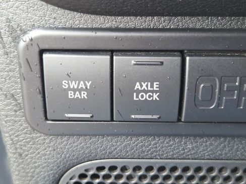 Used 2017 Jeep Wrangler Unlimited Rubicon w/ Connectivity Group AWD/4WD image 14
