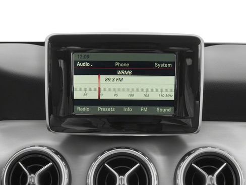 Used 2016 Mercedes-Benz GLA 250 4MATIC image 9