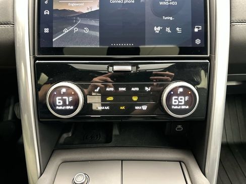 Certified 2025 Land Rover Discovery S AWD/4WD image 26