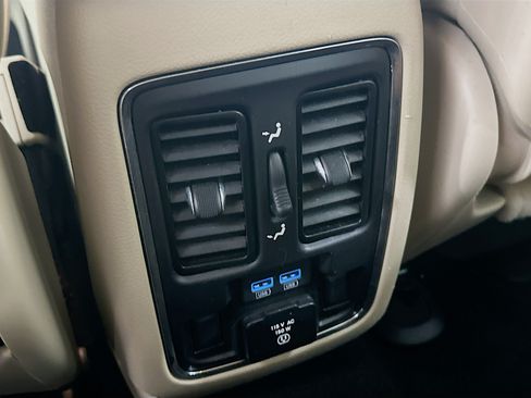 Used 2020 Jeep Grand Cherokee Limited RWD image 28
