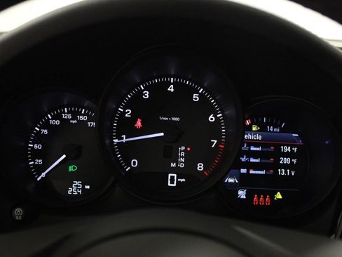 Certified 2022 Porsche Macan AWD/4WD image 29