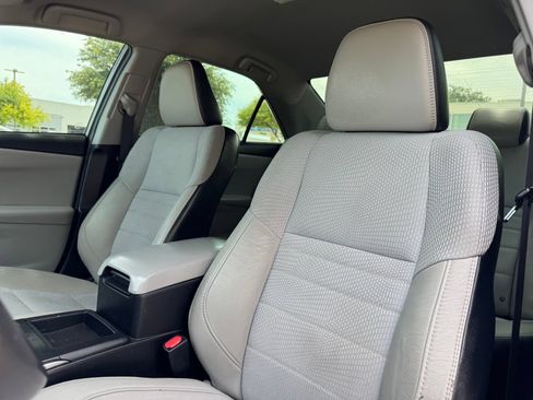Used 2017 Toyota Camry SE FWD image 13