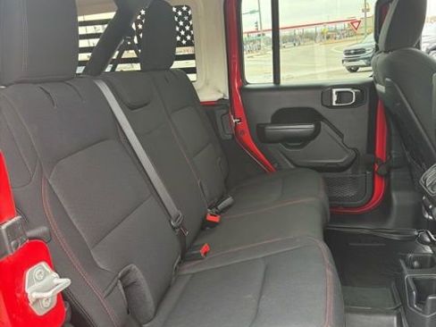 Used 2022 Jeep Wrangler Unlimited Rubicon w/ Cold Weather Group image 21