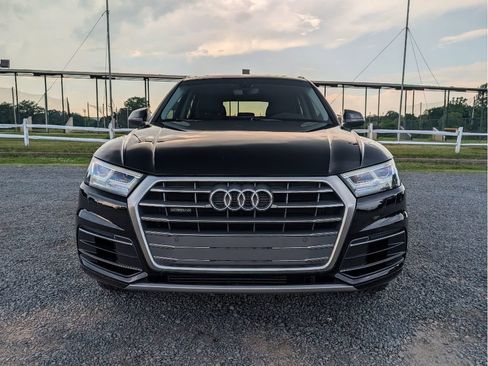 Used 2018 Audi Q5 2.0T Premium Plus w/ Premium Plus Package AWD/4WD image 2