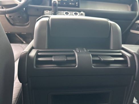 Used 2024 Land Rover Defender 110 S image 41