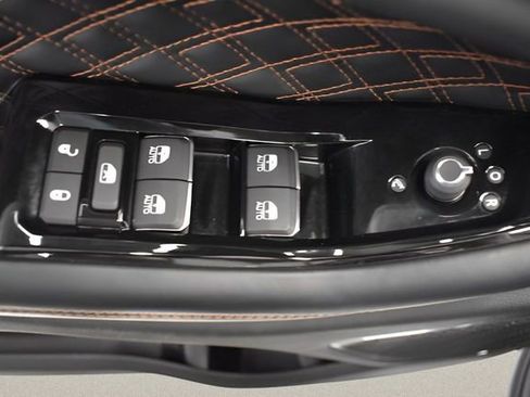 Used 2022 Jeep Grand Cherokee L Summit w/ Luxury Tech Group V AWD/4WD image 21
