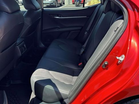 Used 2020 Toyota Camry XSE FWD image 9