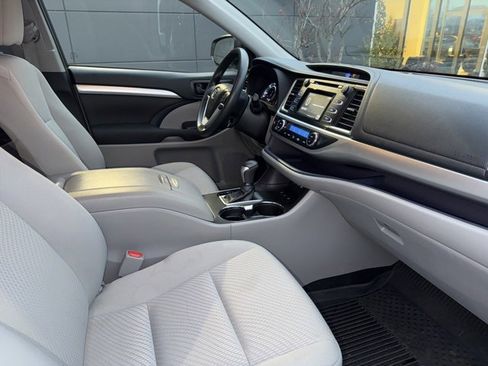 Used 2019 Toyota Highlander LE image 13