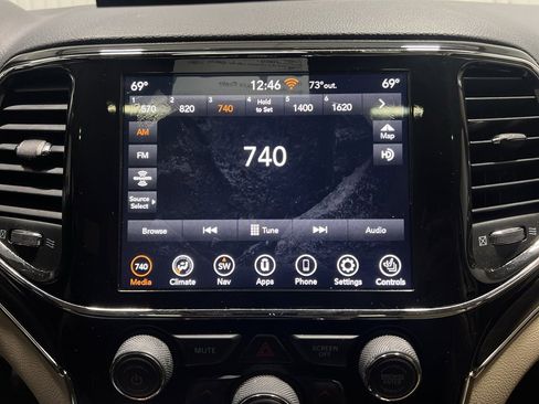 Used 2021 Jeep Grand Cherokee Limited w/ Luxury Group II image 11