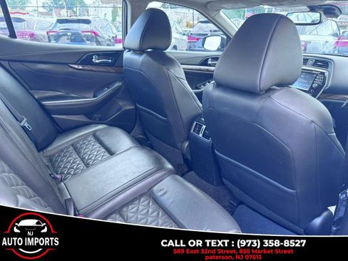Used 2016 Nissan Maxima Platinum w/ Interior Lighting Package image 19