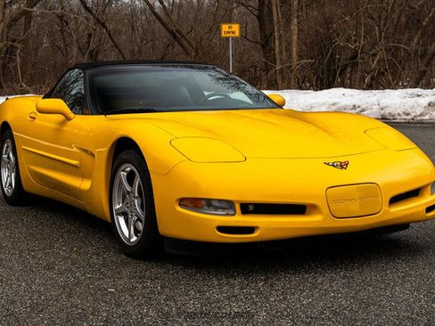 Used 2001 Chevrolet Corvette Convertible w/ Preferred Equipment Group2 image 17