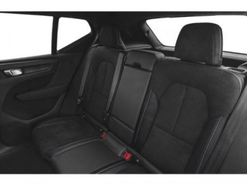 Used 2021 Volvo XC40 T4 R-Design image 13