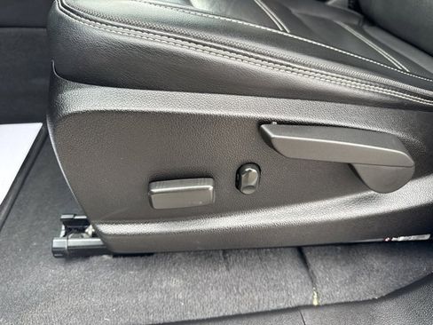 Used 2021 GMC Canyon Denali image 17