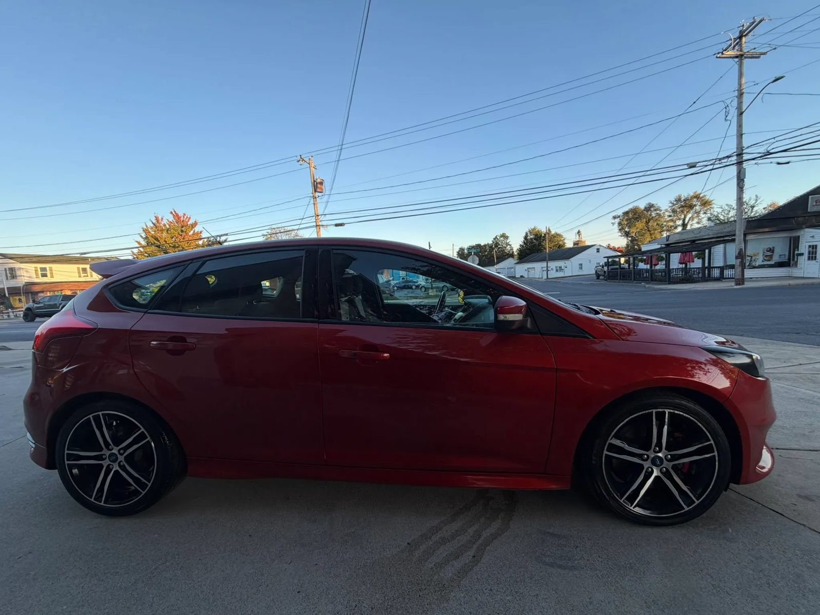 Used 2018 Ford Focus ST FWD image 5