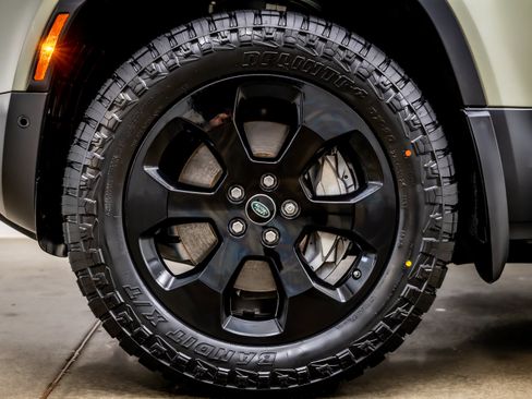 Used 2020 Land Rover Defender 110 HSE AWD/4WD image 36