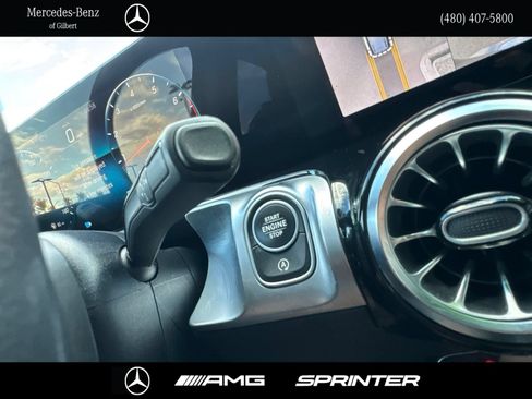 Used 2022 Mercedes-Benz GLB 250 4MATIC image 31