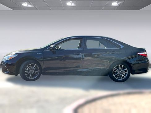 Used 2016 Toyota Camry SE image 2