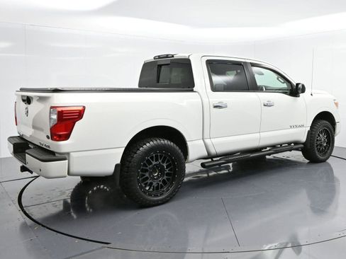 Used 2021 Nissan Titan SV w/ SV Convenience Package image 7