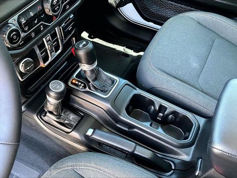 Used 2024 Jeep Wrangler Unlimited Sport AWD/4WD image 19