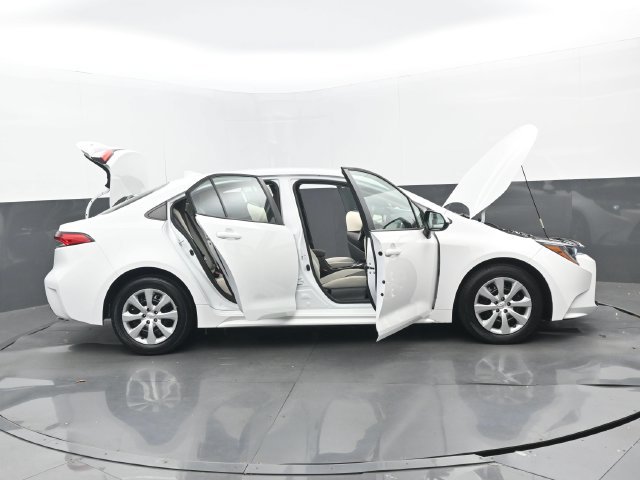 Used 2024 Toyota Corolla LE FWD image 30