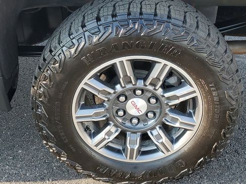 Used 2024 GMC Sierra 1500 AT4 w/ Technology Package image 35